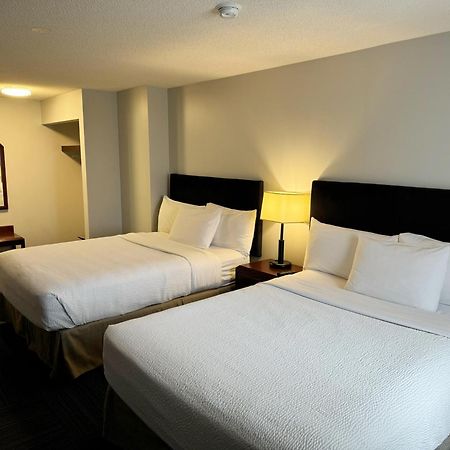 ホテル Divya Sutra Plaza And Conference Centre Calgary Airport エクステリア 写真