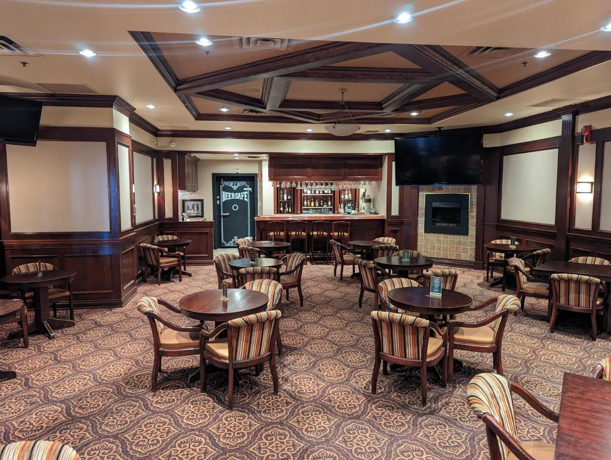 ホテル Divya Sutra Plaza And Conference Centre Calgary Airport エクステリア 写真