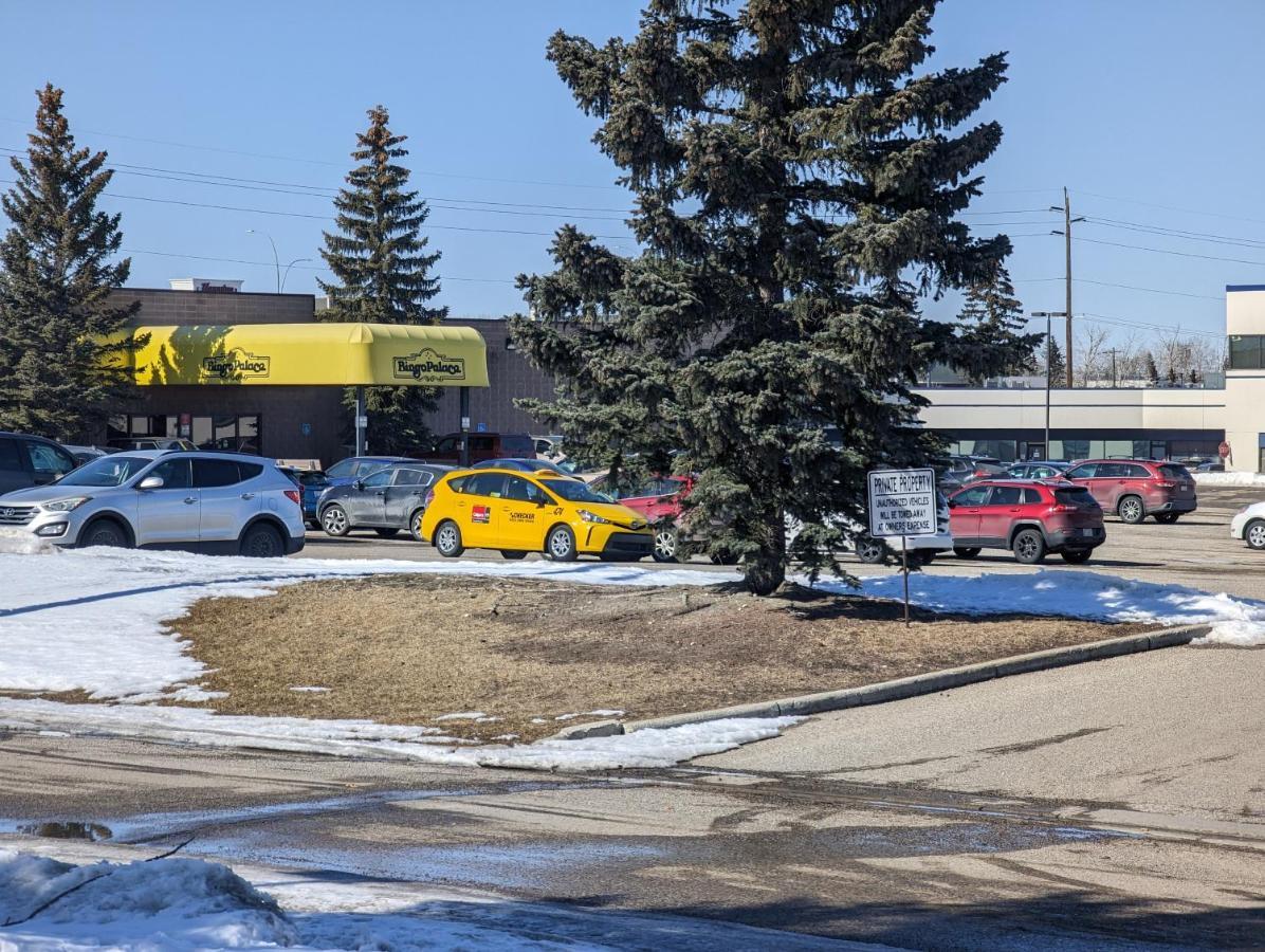 ホテル Divya Sutra Plaza And Conference Centre Calgary Airport エクステリア 写真