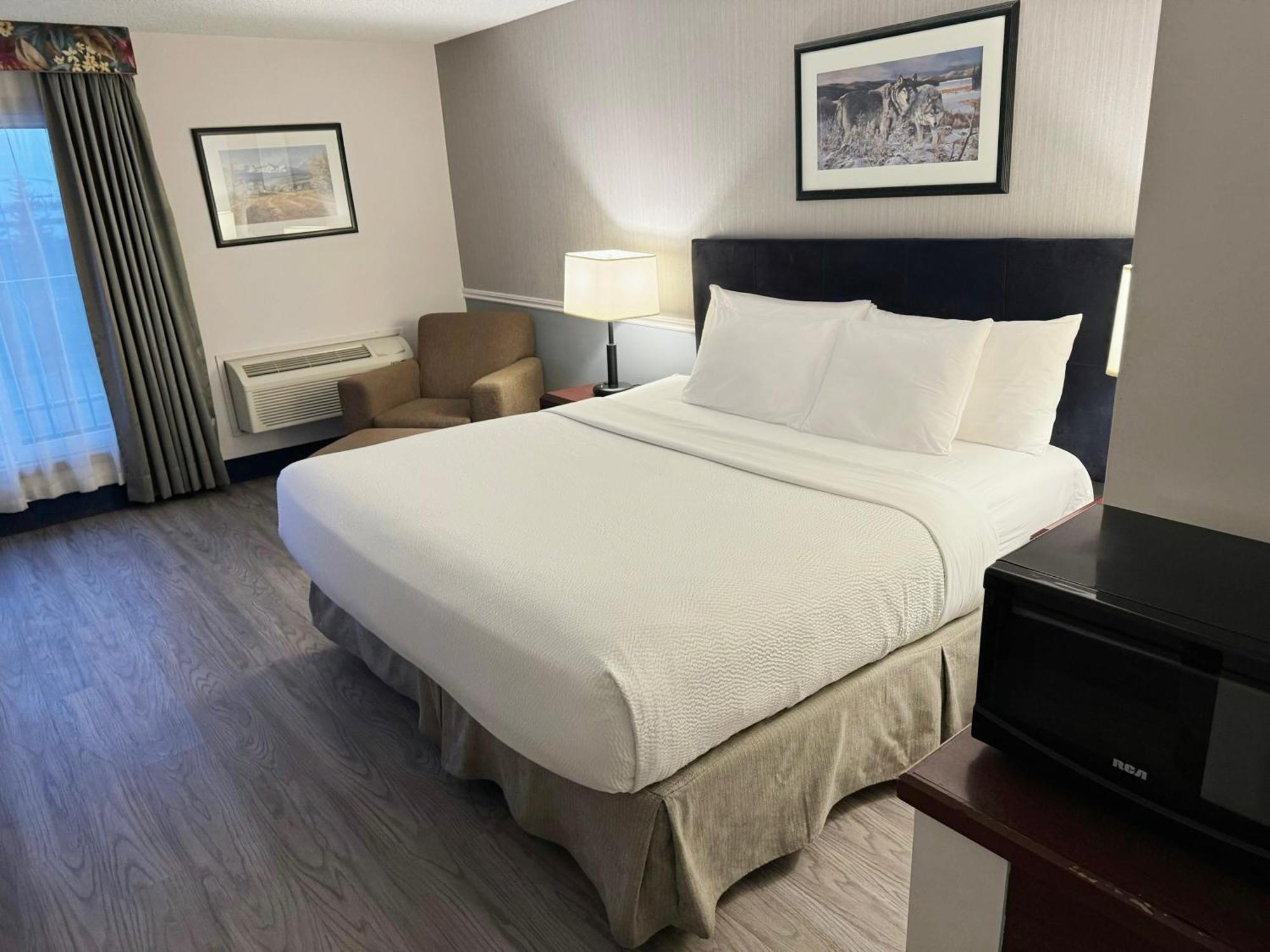 ホテル Divya Sutra Plaza And Conference Centre Calgary Airport エクステリア 写真
