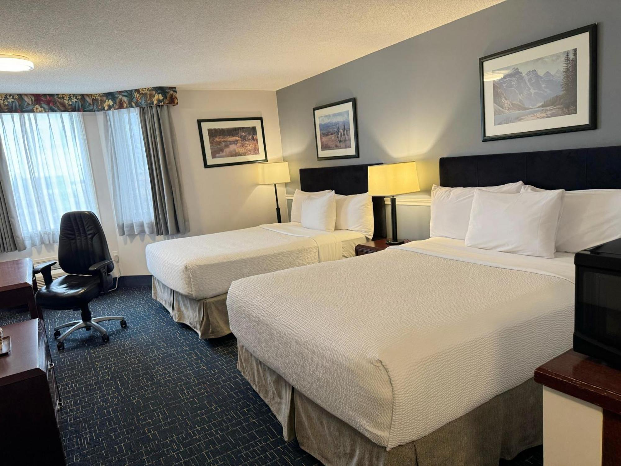 ホテル Divya Sutra Plaza And Conference Centre Calgary Airport エクステリア 写真
