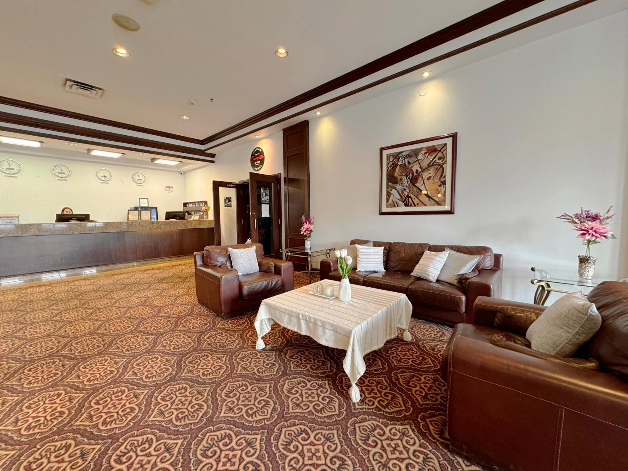 ホテル Divya Sutra Plaza And Conference Centre Calgary Airport エクステリア 写真