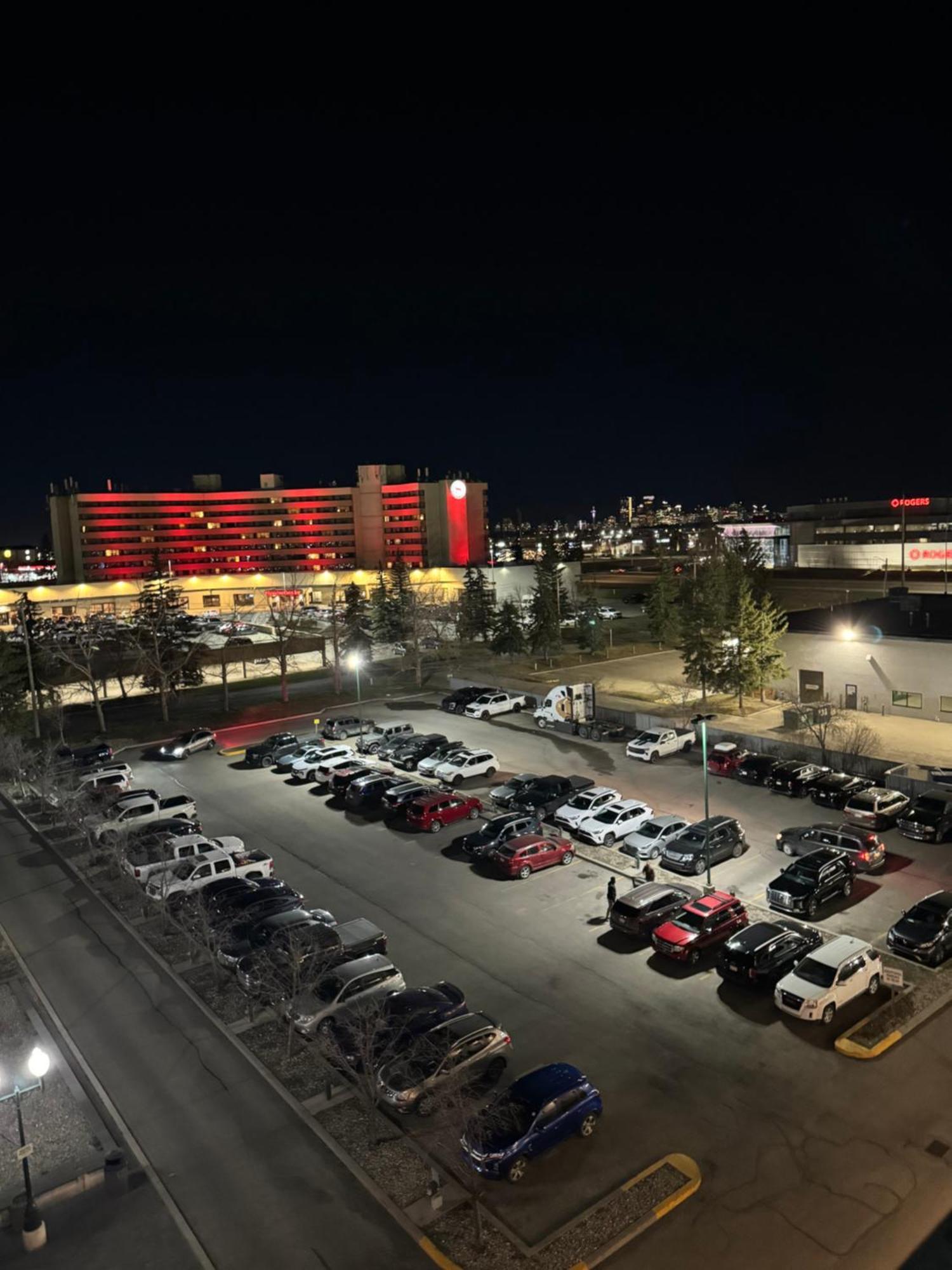 ホテル Divya Sutra Plaza And Conference Centre Calgary Airport エクステリア 写真