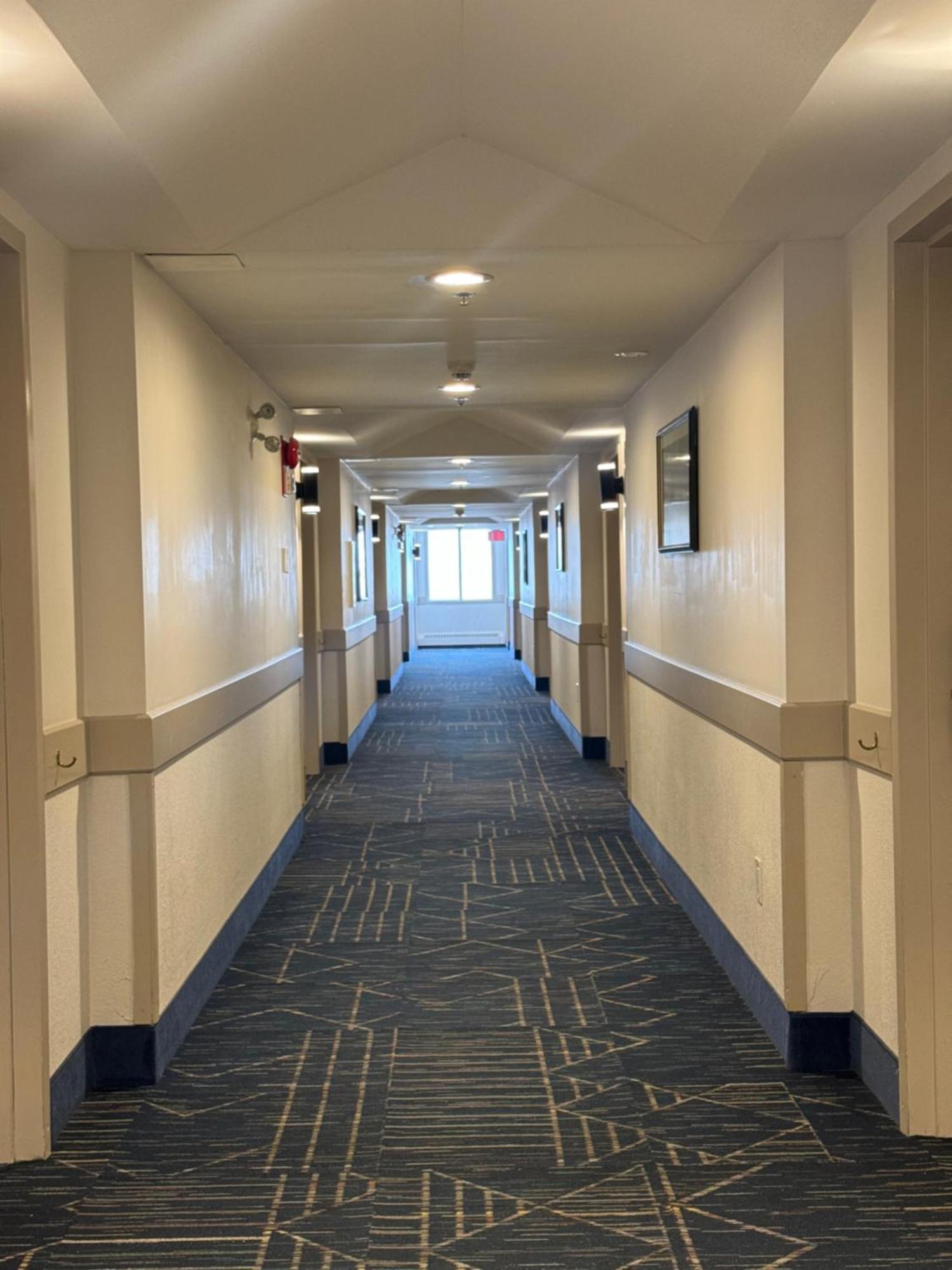 ホテル Divya Sutra Plaza And Conference Centre Calgary Airport エクステリア 写真