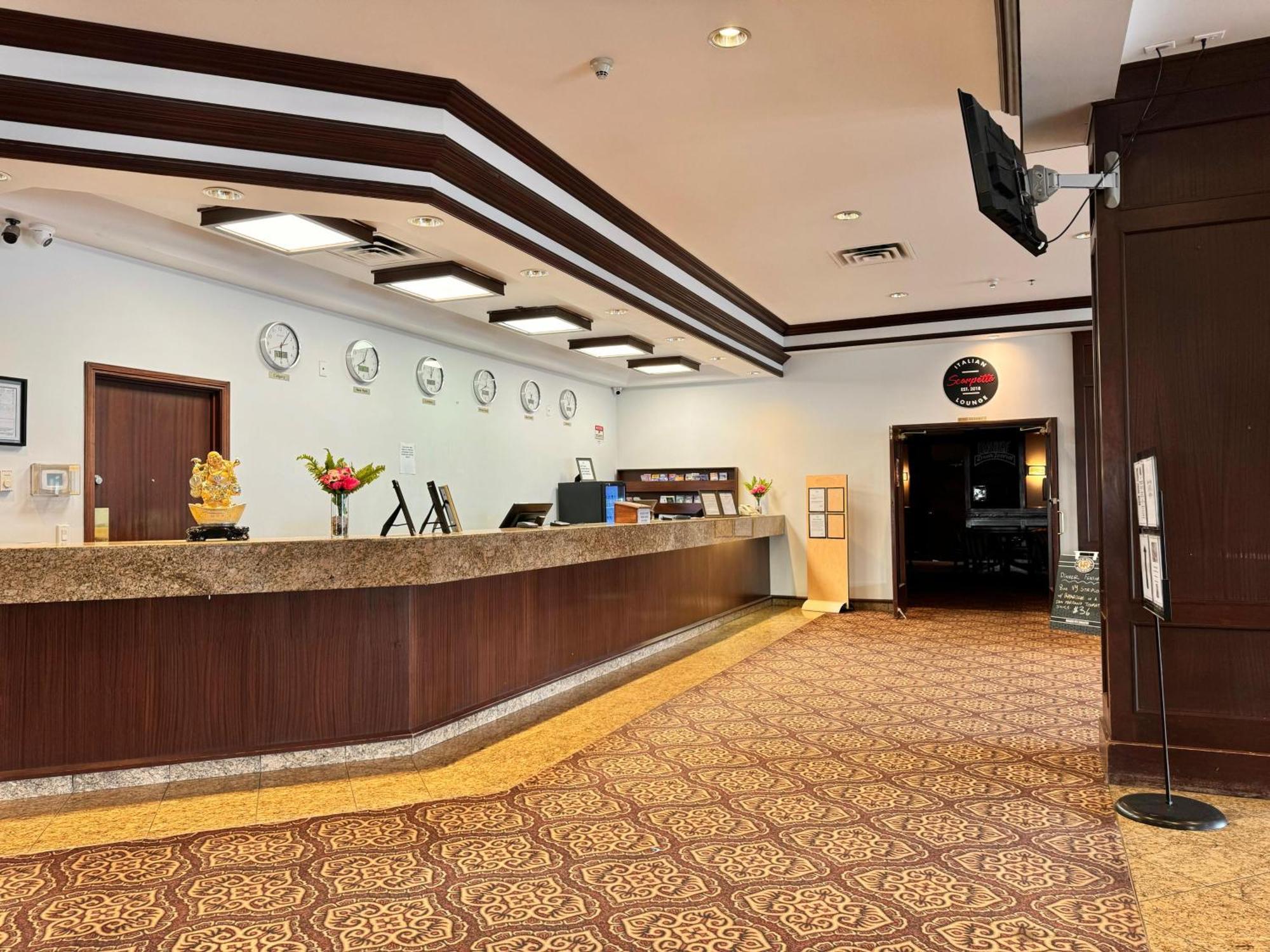 ホテル Divya Sutra Plaza And Conference Centre Calgary Airport エクステリア 写真
