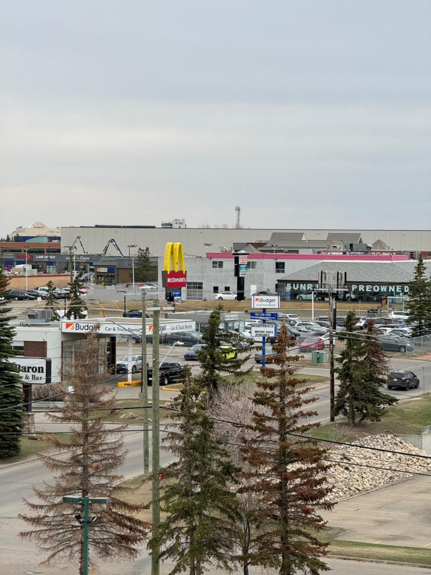 ホテル Divya Sutra Plaza And Conference Centre Calgary Airport エクステリア 写真