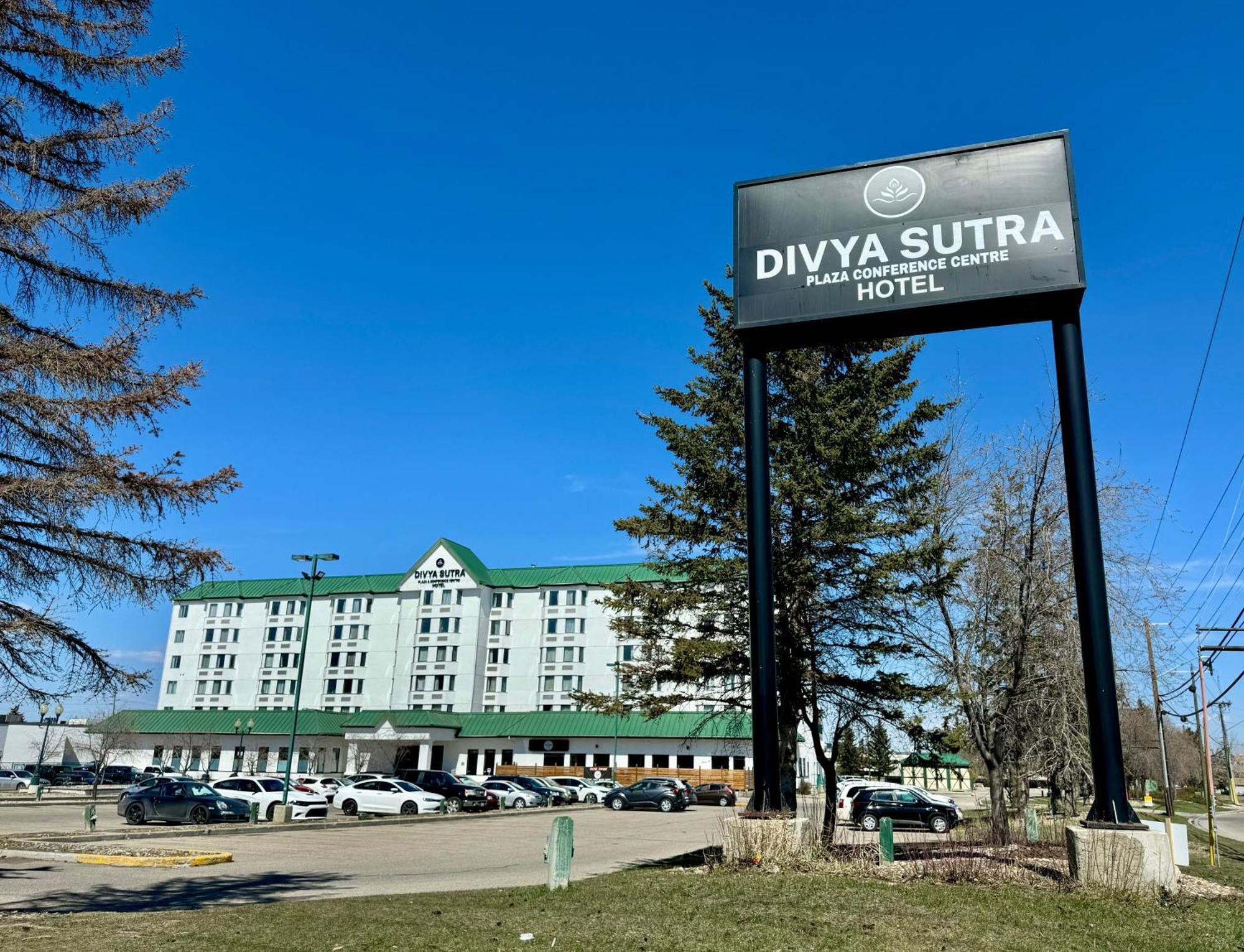 ホテル Divya Sutra Plaza And Conference Centre Calgary Airport エクステリア 写真