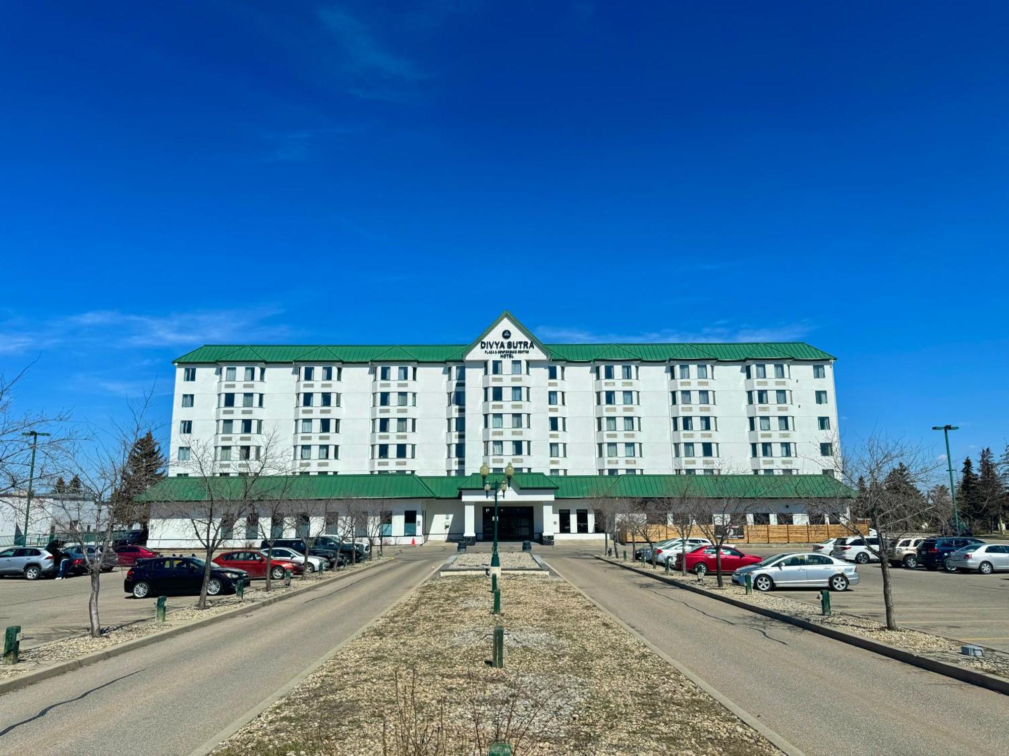 ホテル Divya Sutra Plaza And Conference Centre Calgary Airport エクステリア 写真