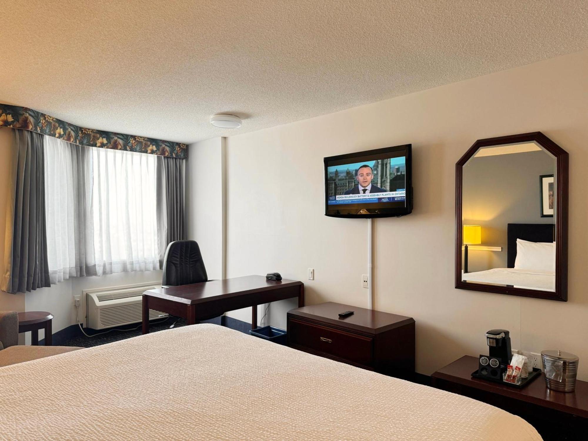 ホテル Divya Sutra Plaza And Conference Centre Calgary Airport エクステリア 写真