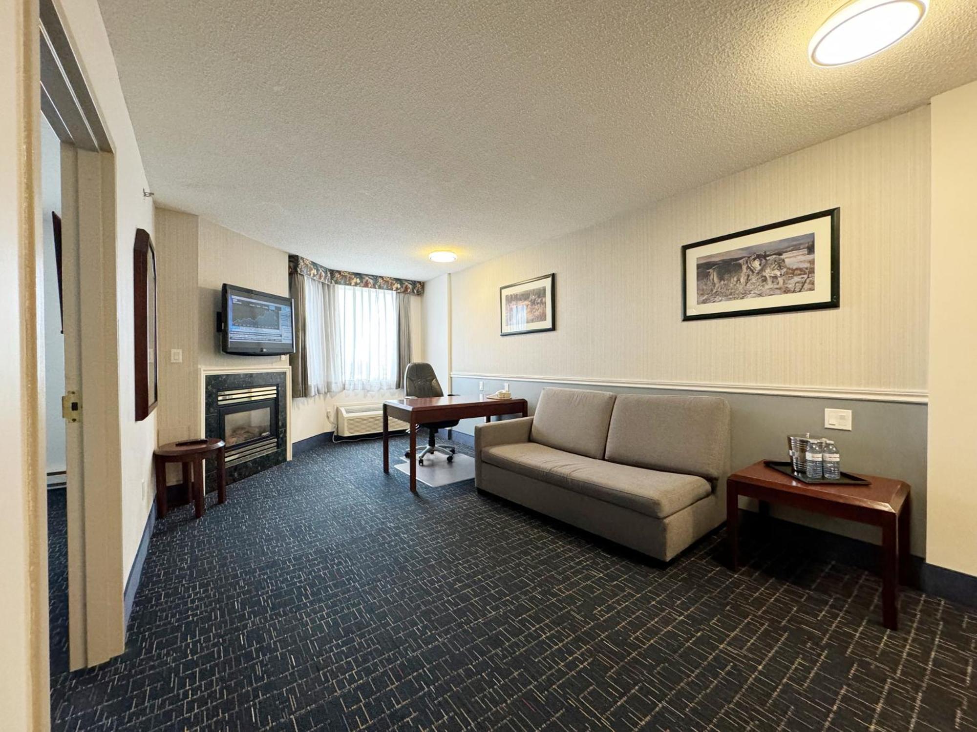 ホテル Divya Sutra Plaza And Conference Centre Calgary Airport エクステリア 写真