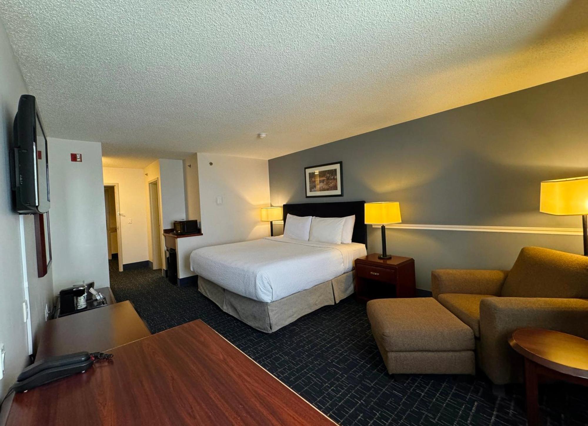 ホテル Divya Sutra Plaza And Conference Centre Calgary Airport エクステリア 写真