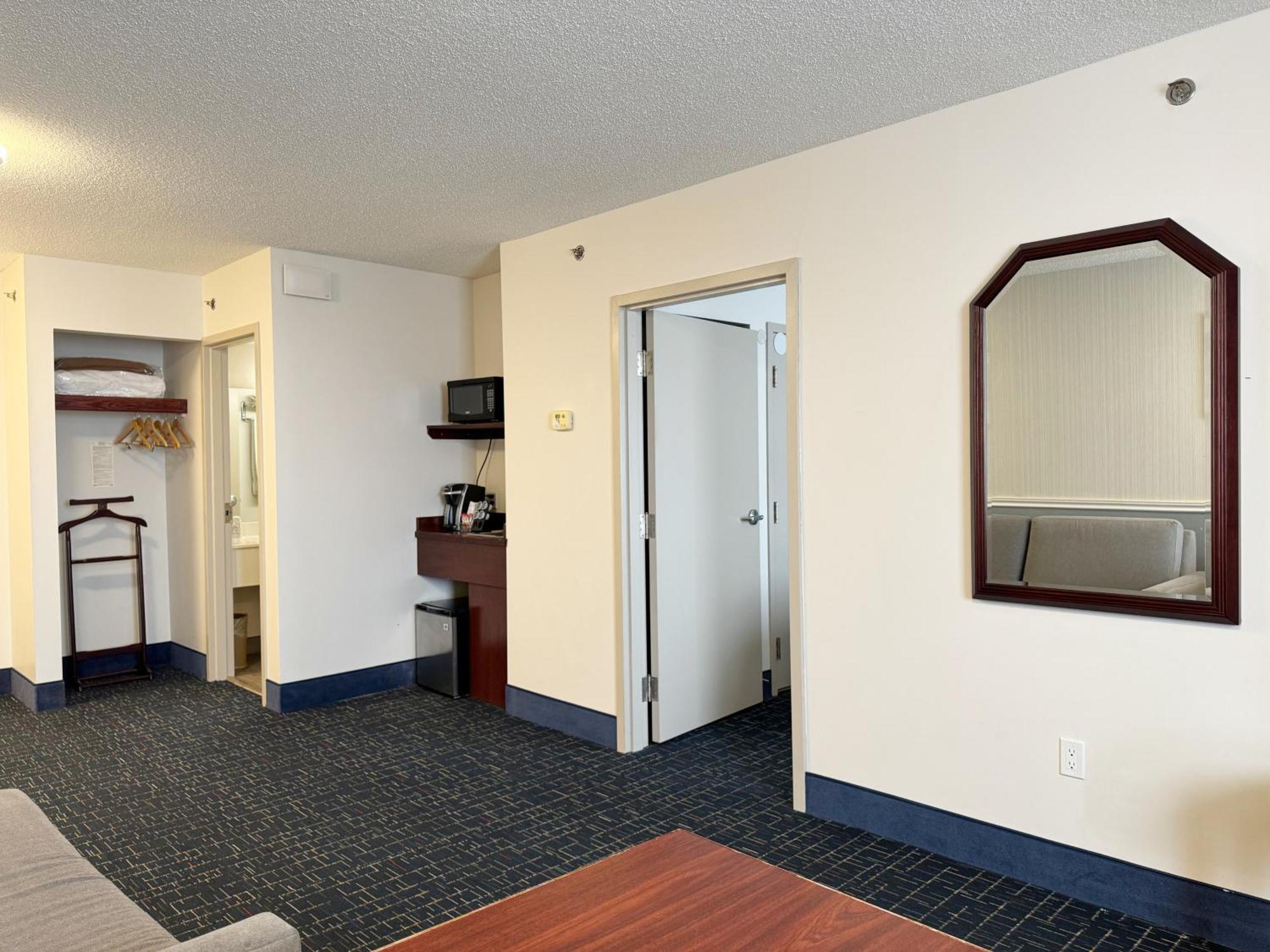 ホテル Divya Sutra Plaza And Conference Centre Calgary Airport エクステリア 写真