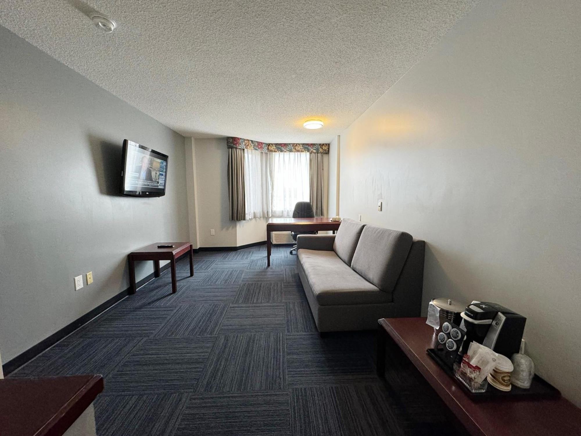 ホテル Divya Sutra Plaza And Conference Centre Calgary Airport エクステリア 写真