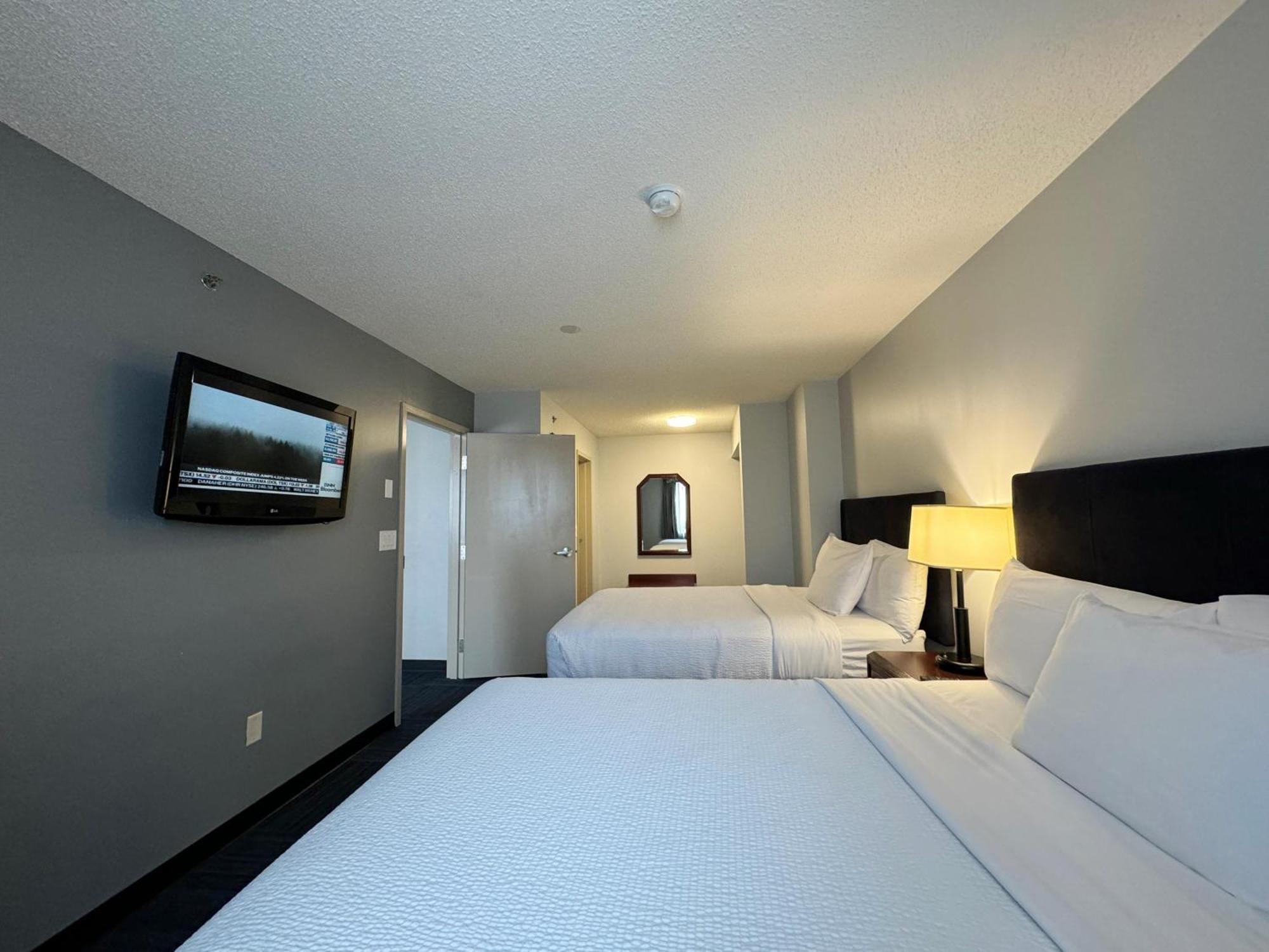 ホテル Divya Sutra Plaza And Conference Centre Calgary Airport エクステリア 写真