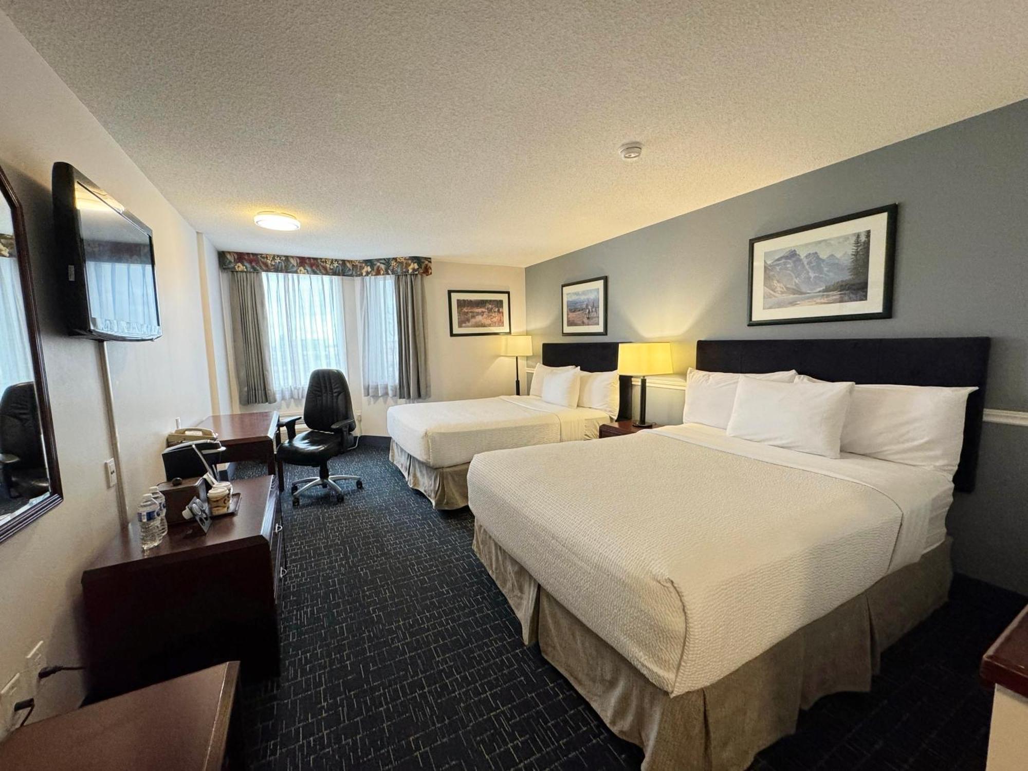 ホテル Divya Sutra Plaza And Conference Centre Calgary Airport エクステリア 写真