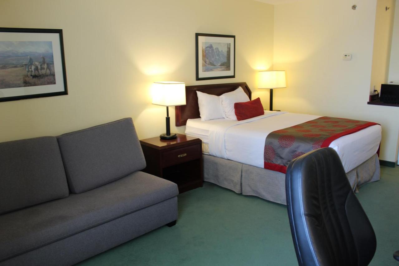 ホテル Divya Sutra Plaza And Conference Centre Calgary Airport エクステリア 写真