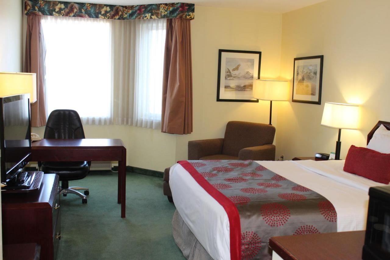ホテル Divya Sutra Plaza And Conference Centre Calgary Airport エクステリア 写真